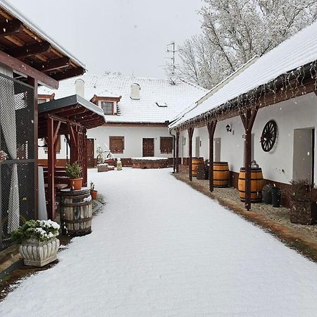 Zamecky Penzion Rotunda Breclav Luaran gambar