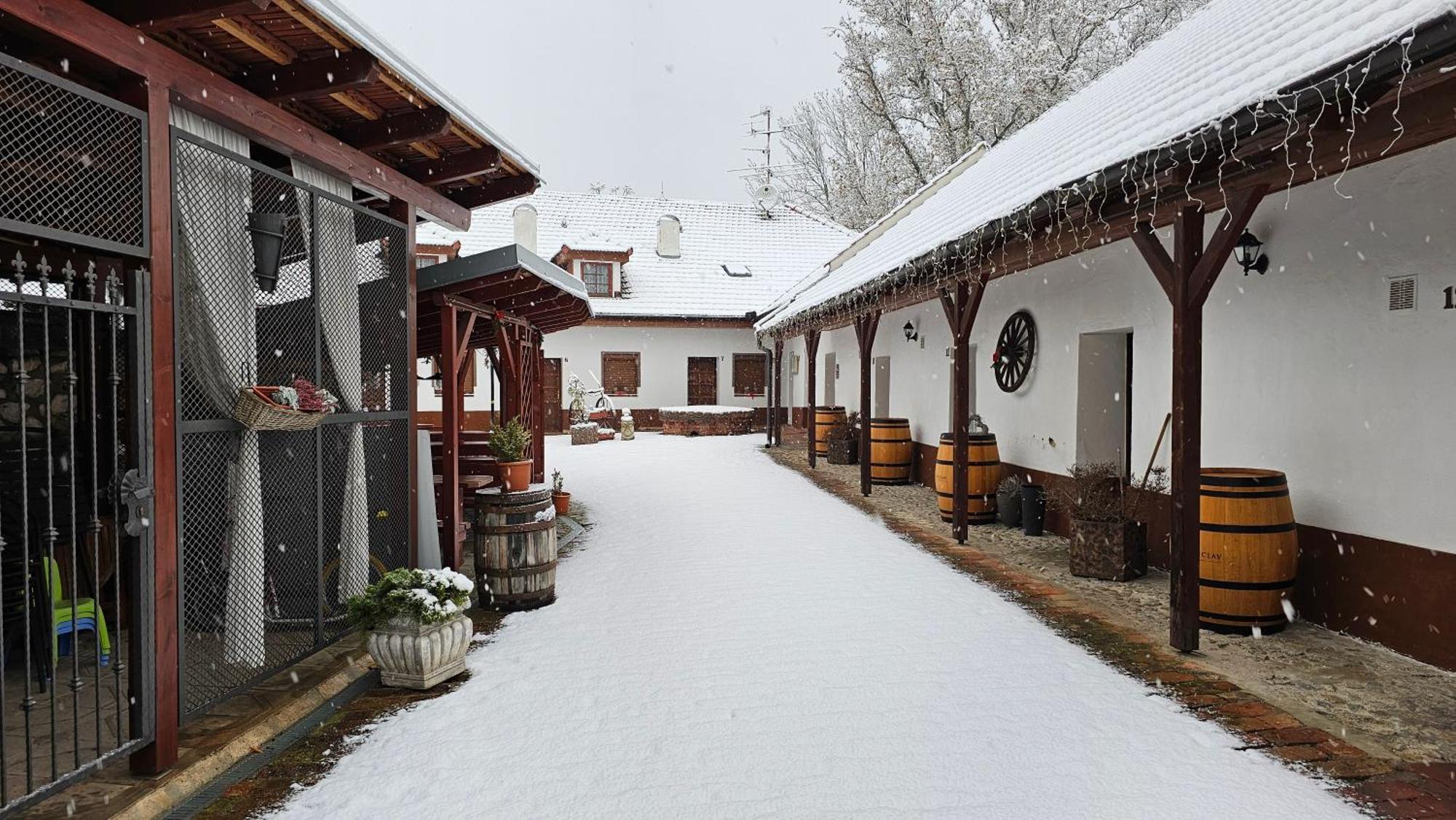 Zamecky Penzion Rotunda Breclav Luaran gambar