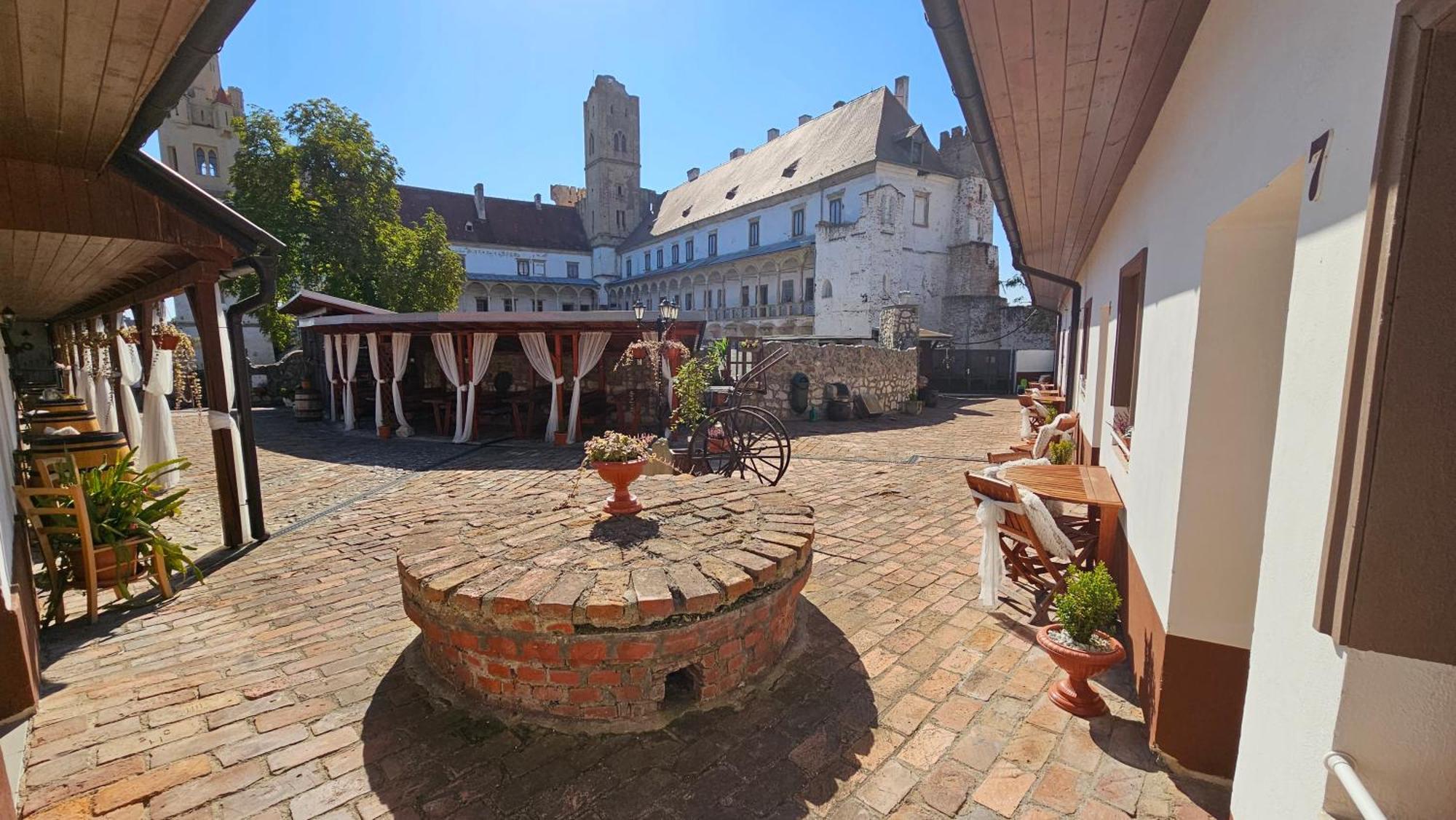 Zamecky Penzion Rotunda Breclav Luaran gambar